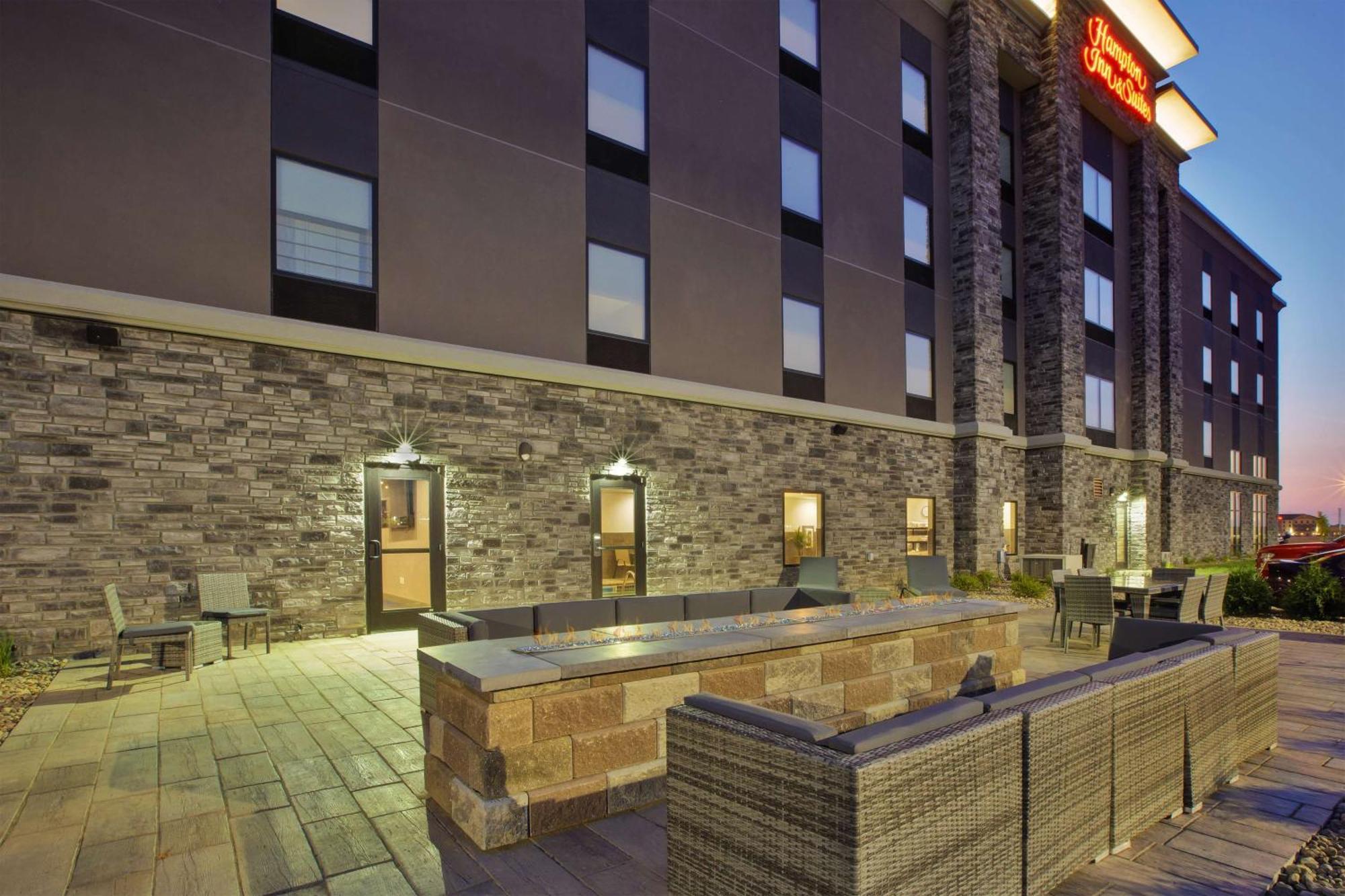 Hampton Inn & Suites By Hilton, Southwest Sioux Falls Exterior photo